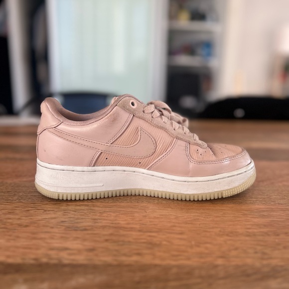 ✨NIKE Air Force I - Picture 1 of 3